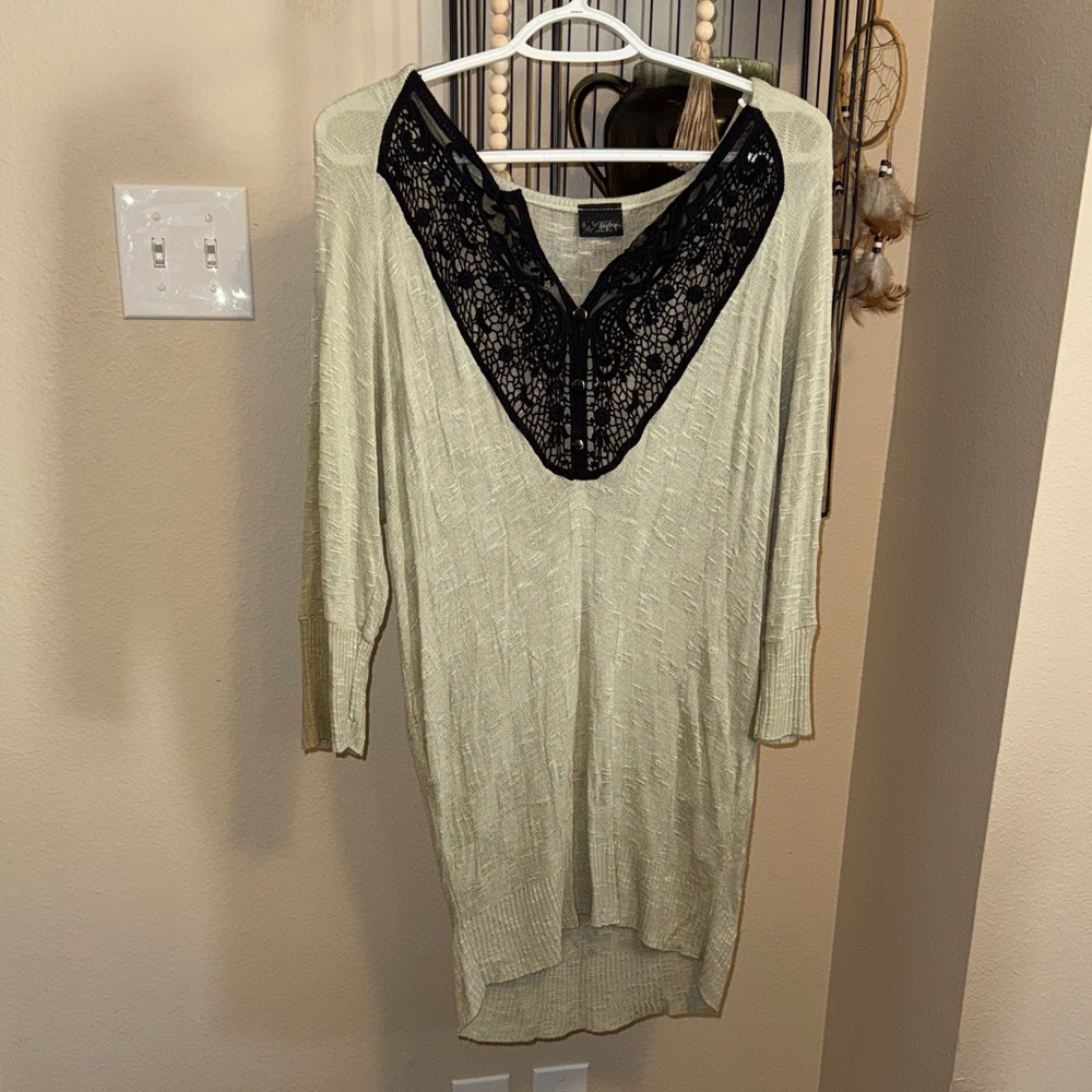 Daytrip Cream Top with Black Lace Detail